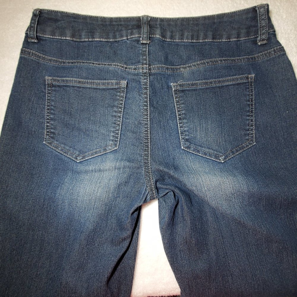 CHICO'S Platinum Washed Denim Faded Distressed Crop Jeans, Size 0 - Picture 2 of 9